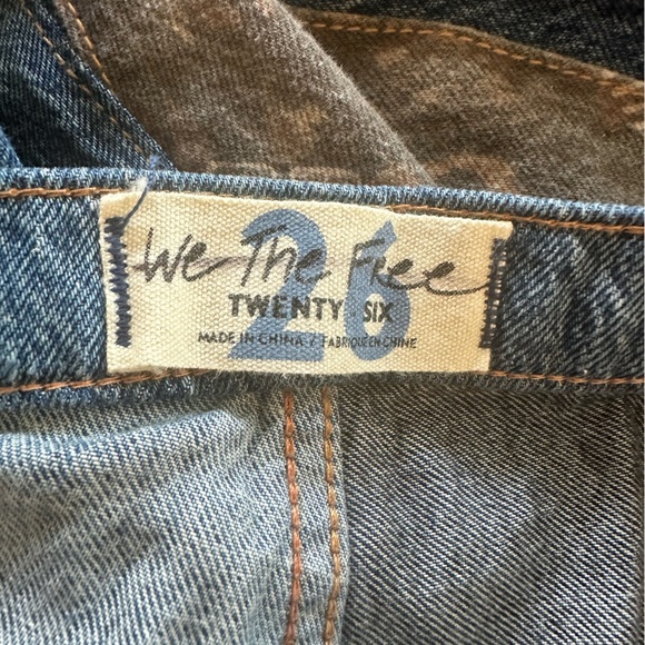 Free People we the free low rise flare “Serena”jeans! Size 26 EUC - Picture 9 of 11